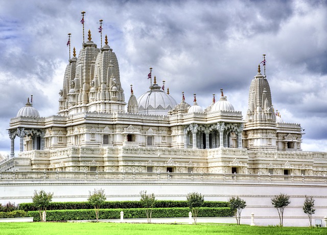 We Asked Travel Guru Peter Spiegel for a Tour of 6 Top Hindu Temples in the USA